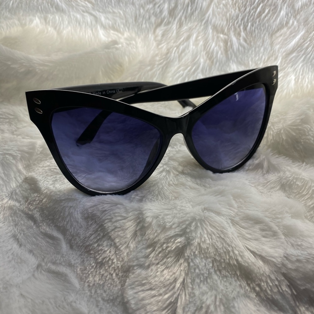Cat Eye - Oversized Frames - image 1